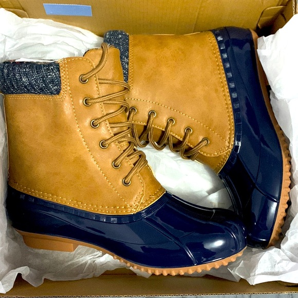 JustFab Shoes - Brand New Duck Boots
